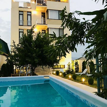 Hotel King Tom Tbilisi Exteriör bild