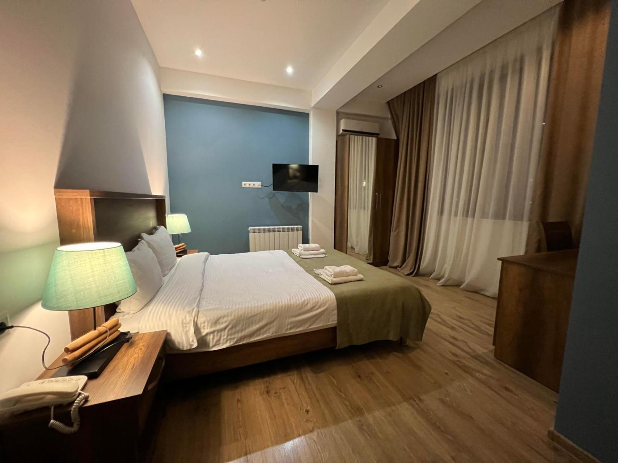 Hotel King Tom Tbilisi Exteriör bild