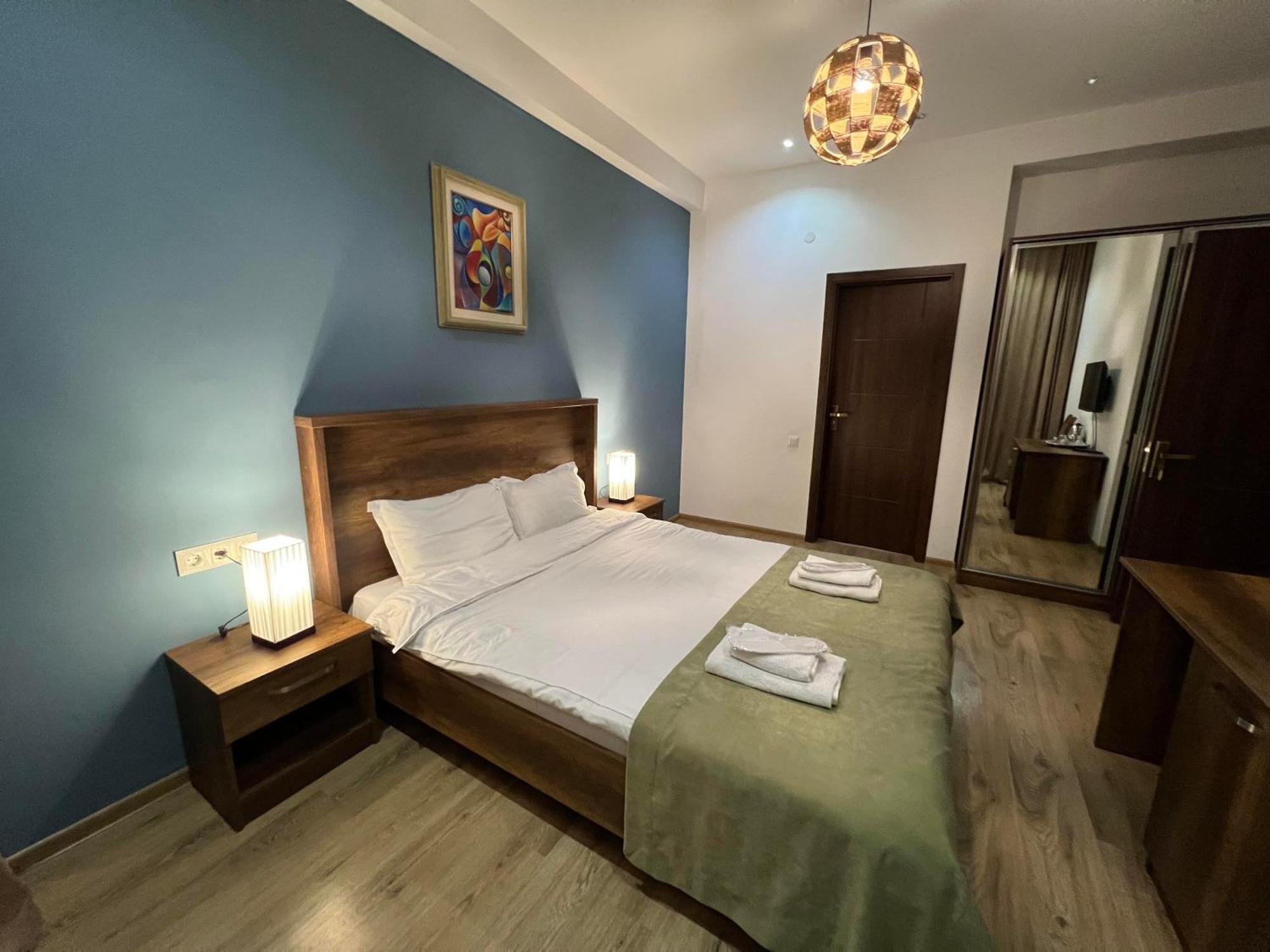 Hotel King Tom Tbilisi Exteriör bild