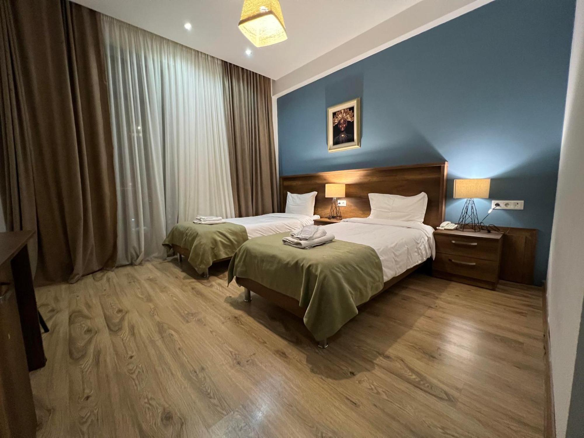 Hotel King Tom Tbilisi Exteriör bild