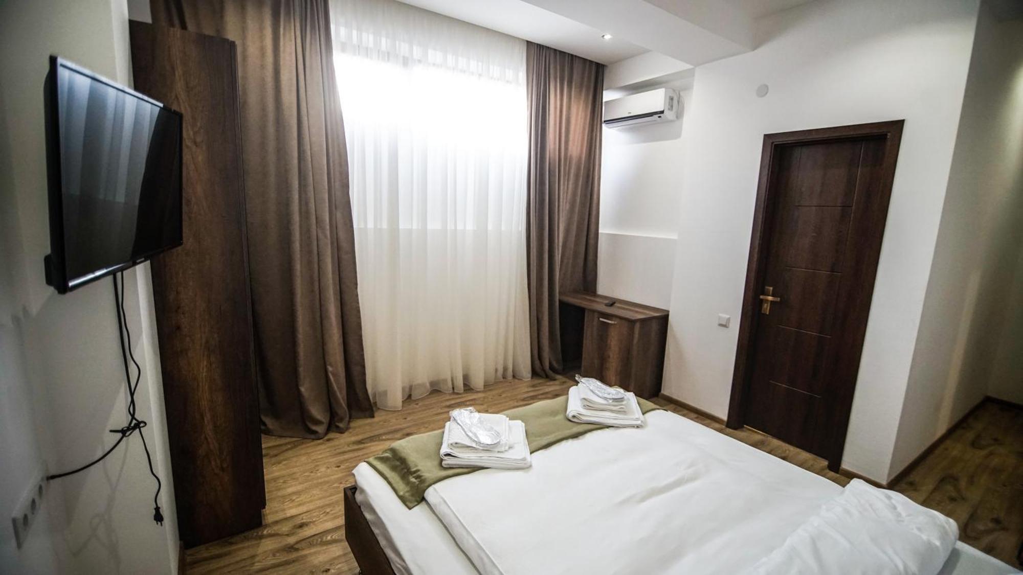 Hotel King Tom Tbilisi Exteriör bild